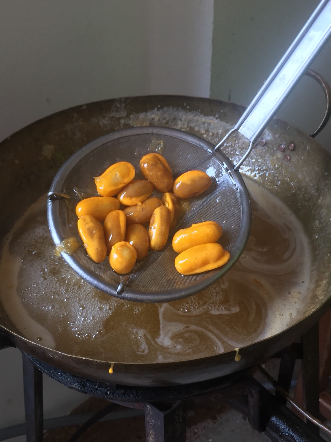 เม็ดขนุนเผือก และเม็ดขนุนถั่วทอง ความอร่อย ที่มีวิธีทำต่างกันเล็กน้อย